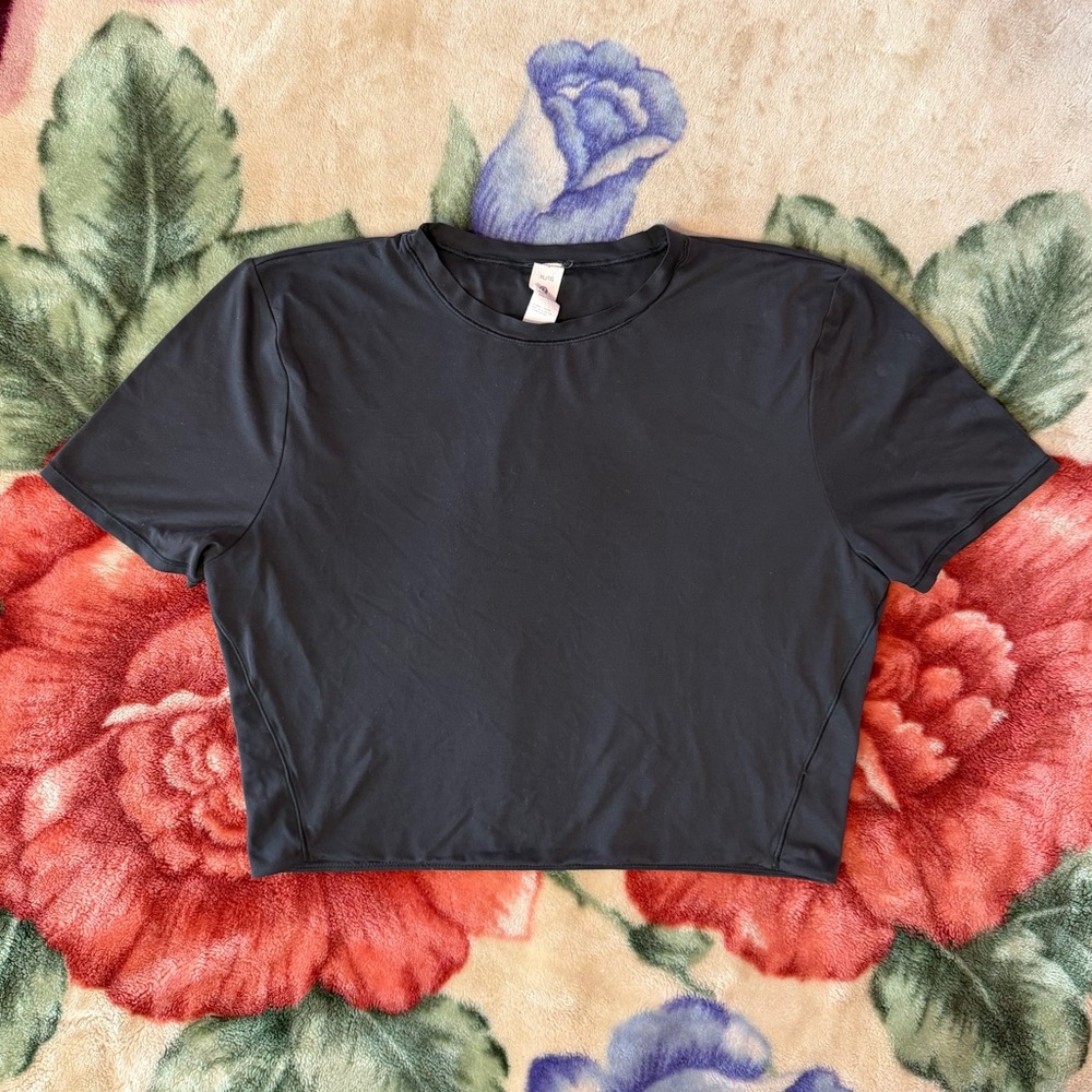 black lululemon nulu crewneck crop top.